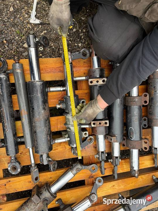 Siłownik hydrauliczny skrętny dwustronnego Antonie