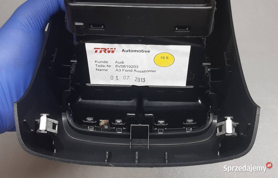 KRATKA NAWIEWU TUNELU TYŁ AUDI A3 8V 8V0819203 osobowe Wyposażenie wnętrza