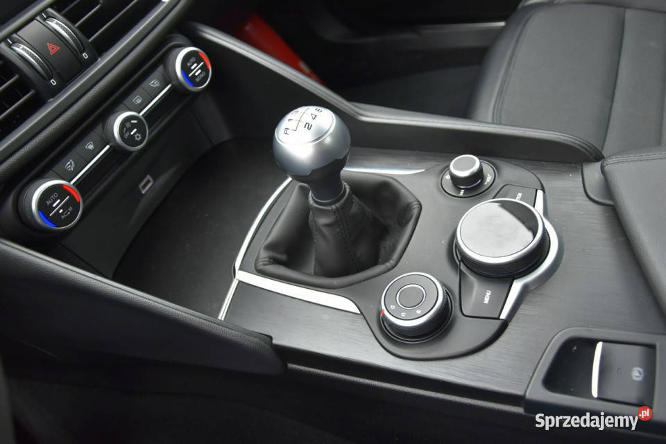 Alfa Romeo Giulia 22d Manual 2018r NOWA 31tkm wielofunkcyjna kierownica Kampinos sprzedam