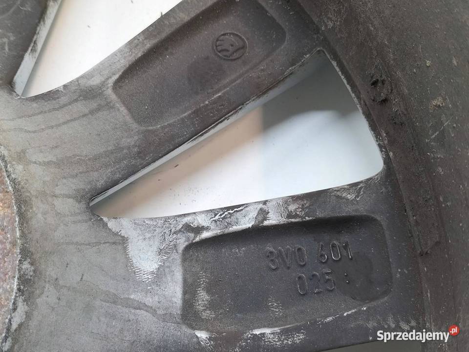 FELGA ALUMINIOWA R17 5X112 ET40 OC57MM 7JX17H2