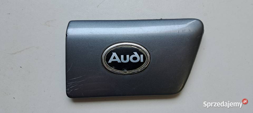 Listwa błotnika przedniego prawego Audi 100 C4 Luzino