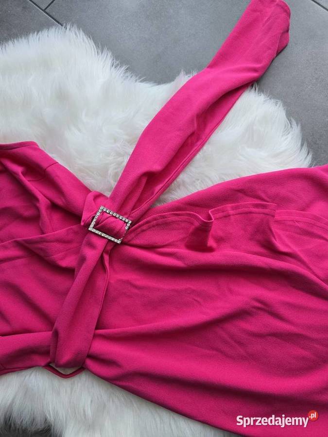 Sukienka różowa z ozdobnym paskiem Rybnik