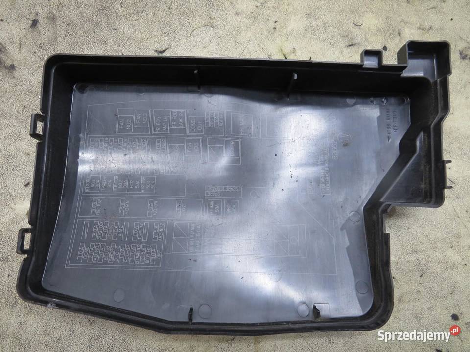 SKRZYNKA BEZPIECZNIKÓW AVENSIS T29 8211505A30