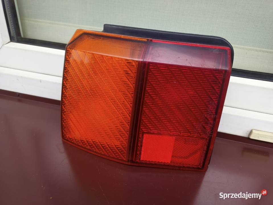 Nissan Sunny B11 Kombi Traveller lampa tył tylna osobowe