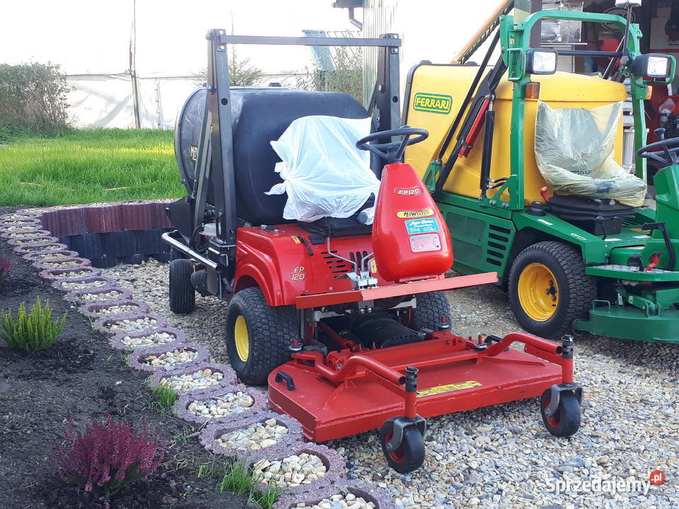 Samojezdna kosiarka zbierająca z wysokim wysypem