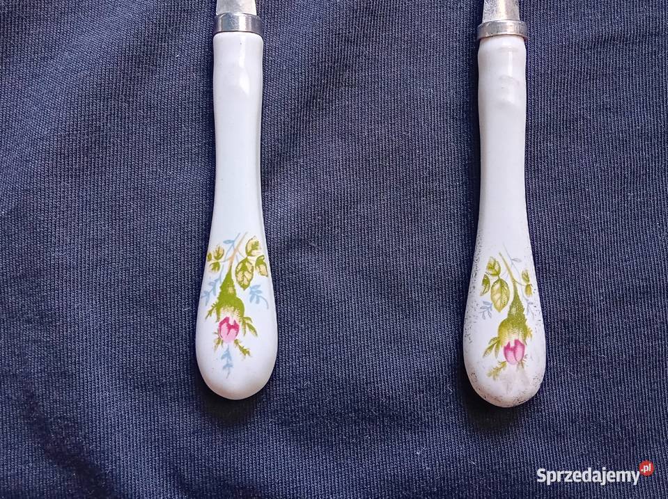 Dwie łyżki do sałatek z porcelanowymi obsadkami wielkopolskie Koźminek