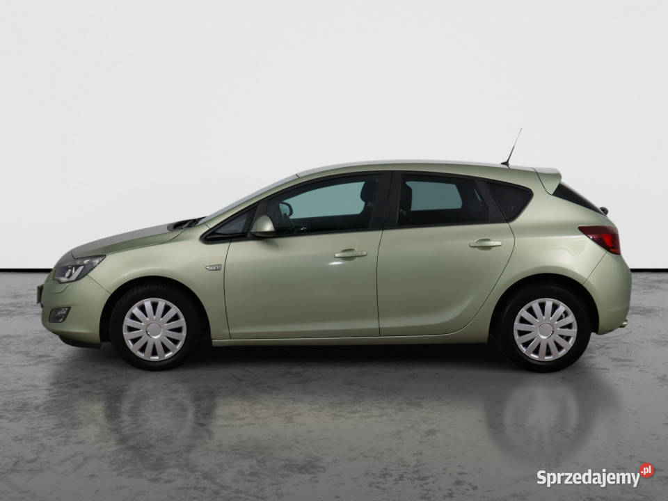 Opel Astra 14 T zielony
