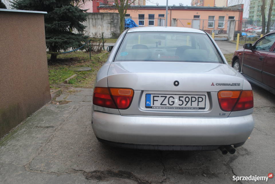 Mitsubishi Carisma 18 GDI sedan Klimatronik welurowa tapicerka Małomice sprzedam