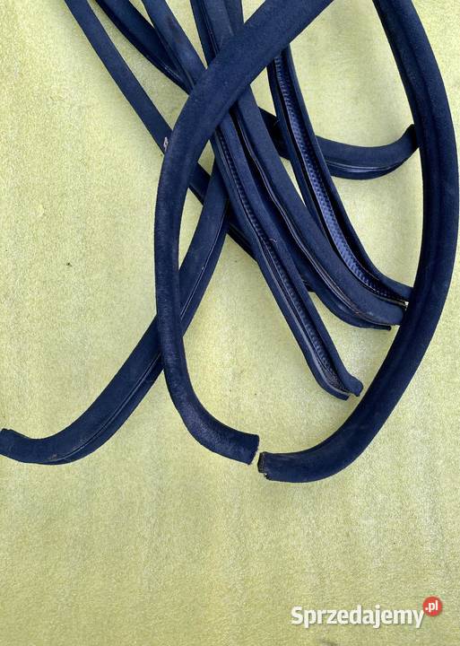 MercedesBenz W124 Uszczelki drzwi 4 kpl Rok produkcji 1989 Łagiewniki