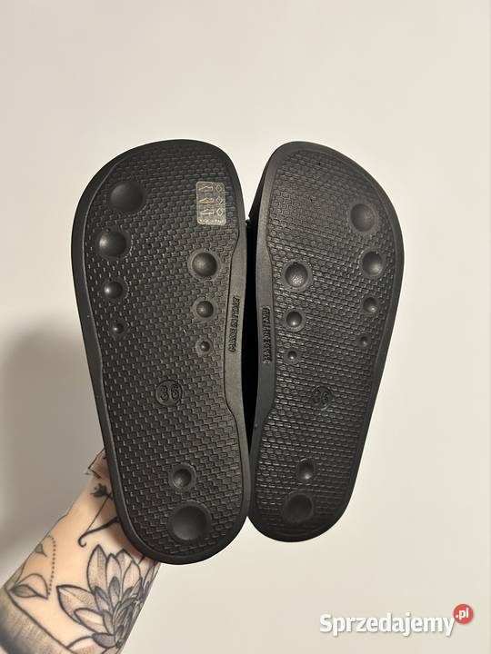 Klapki Valentino czarny Sandały i klapki Krępa sprzedam