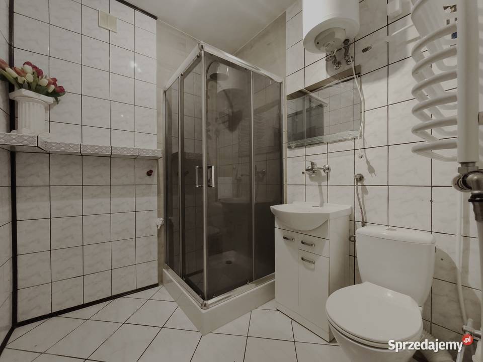 Z dużą piwnicą i garażem w blok Dzięcielec
