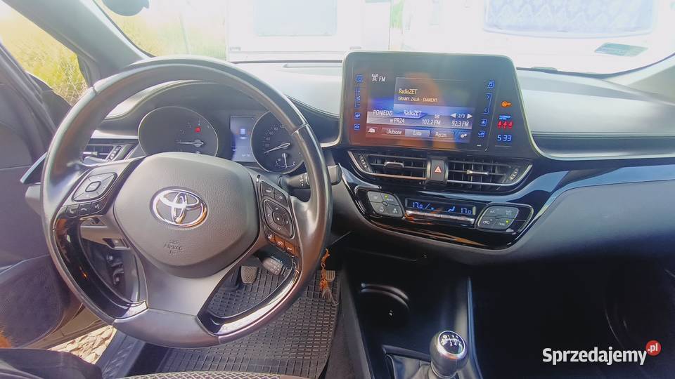 toyota CHR zadbana niski przebieg wyposażona hak C-HR
