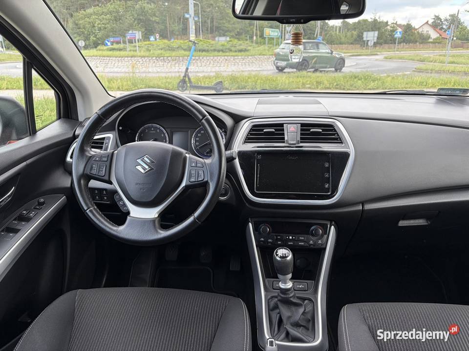 Suzuki sx4s cross 2017 14 benzyna 140 przyciemniane szyby podkarpackie