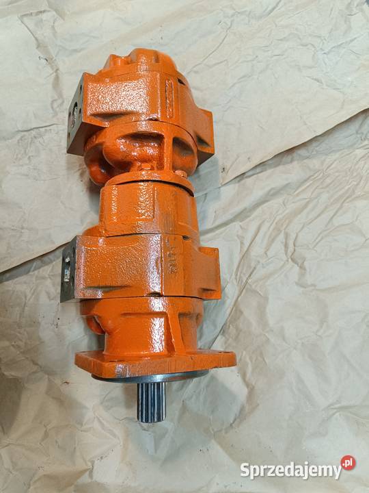 Pompy hydrauliczne z koparki Waryński podwójne