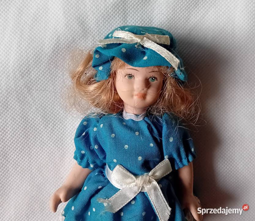 Dwie porcelanowe lalki w strojach wiktoriańskich Koźminek