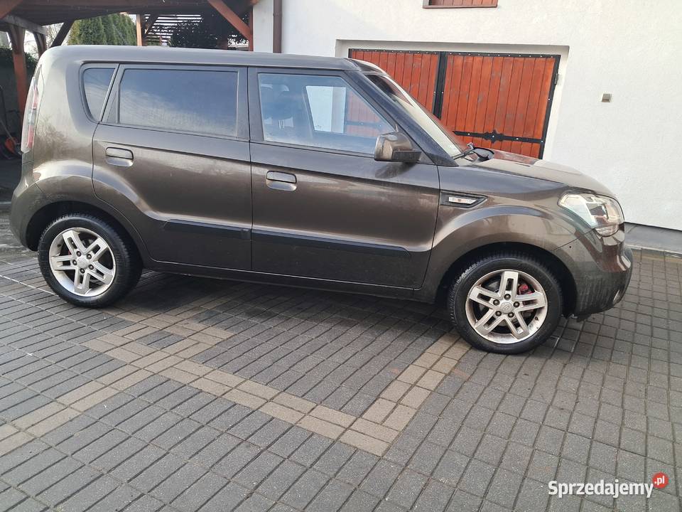 Kia Soul brązowa SUV garażowany niski przebieg auto moto diesel car