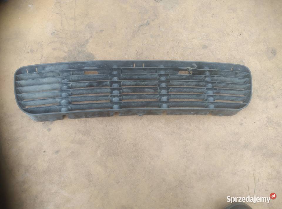 KRATKA ATRAPA ZDERZAKA PRZÓD VW POLO 1996r Pęciszów