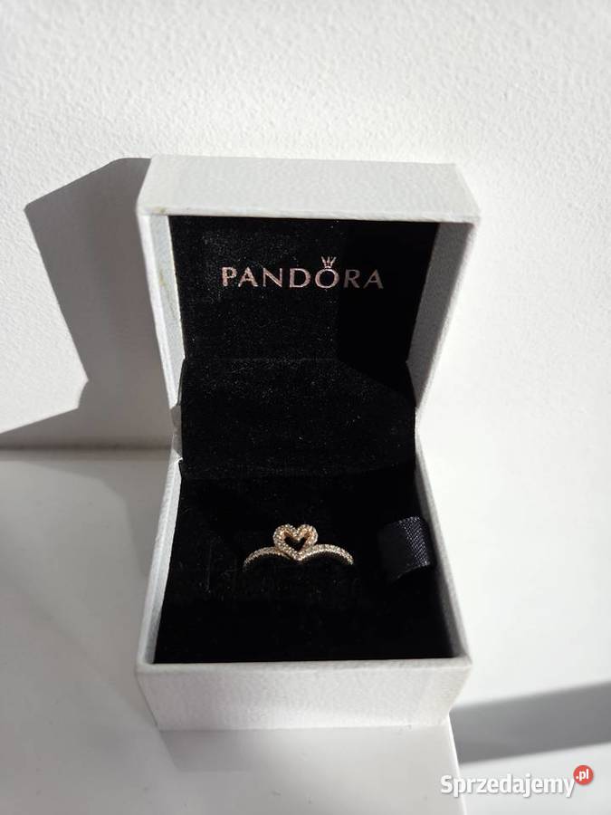 Lśniący pierścionek z sercem wishbone różowe Liszki