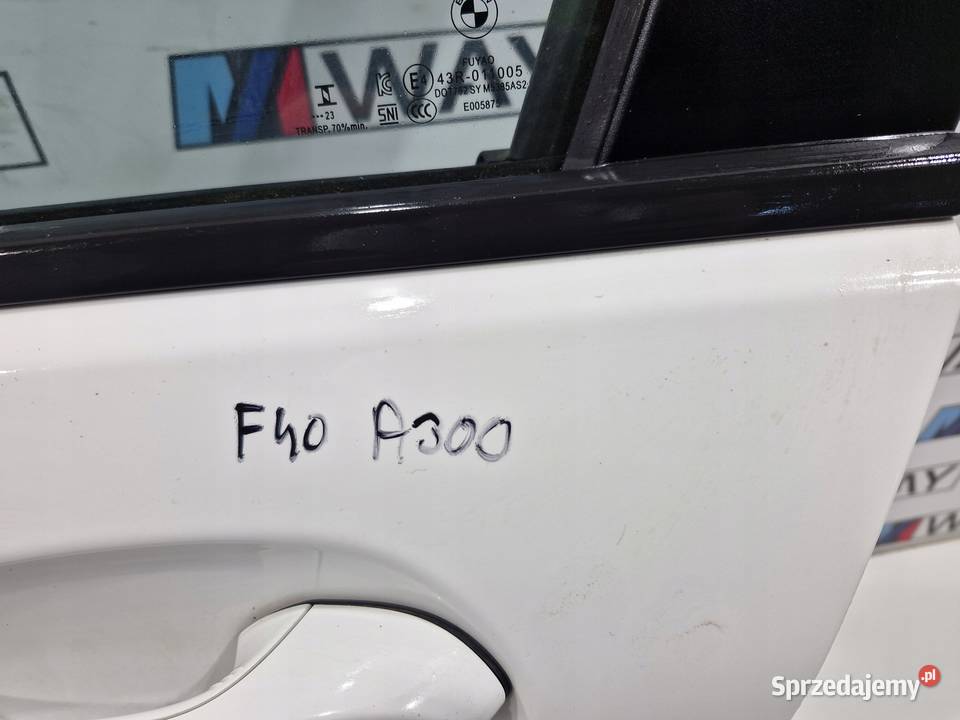 BMW 1 F40 DRZWI LEWE LEWY PRZÓD KOMPLETNE A300