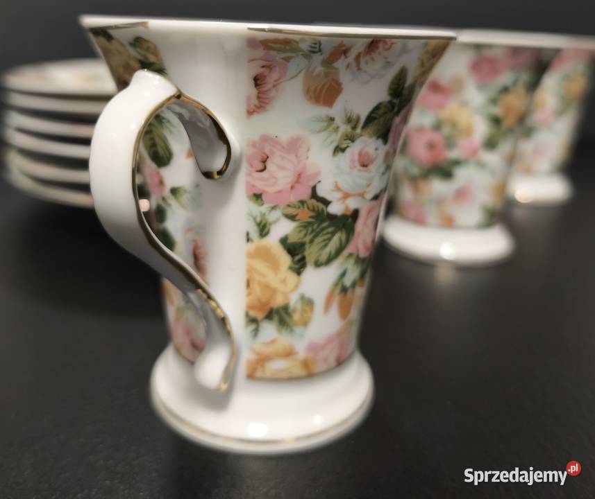 Porcelanowe wysokie filiżanki że spodeczkami Gdańsk sprzedam