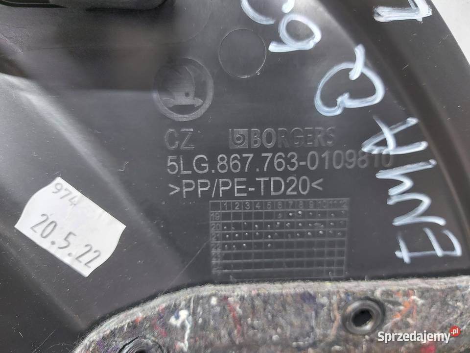 Skoda Enyaq 5LA iV60 TAPICERKA BOCZEK BAGAŻNIKA