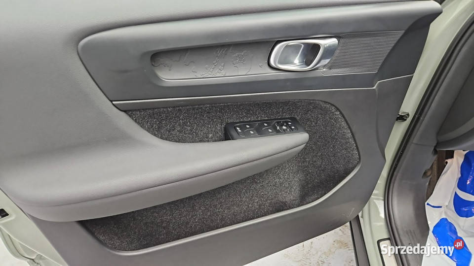 Volvo XC 40 73kWh P6 Recharge Core aut Z światła do jazdy dziennej XC 40 Warszawa