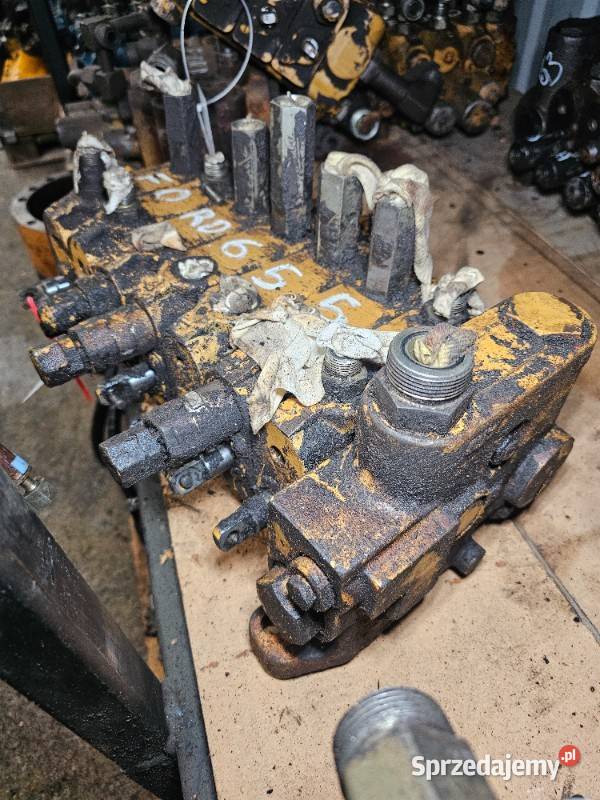 Rozdzielacz hydrauliczny Holland Ford 455CD Części maszyn i innych pojazdów