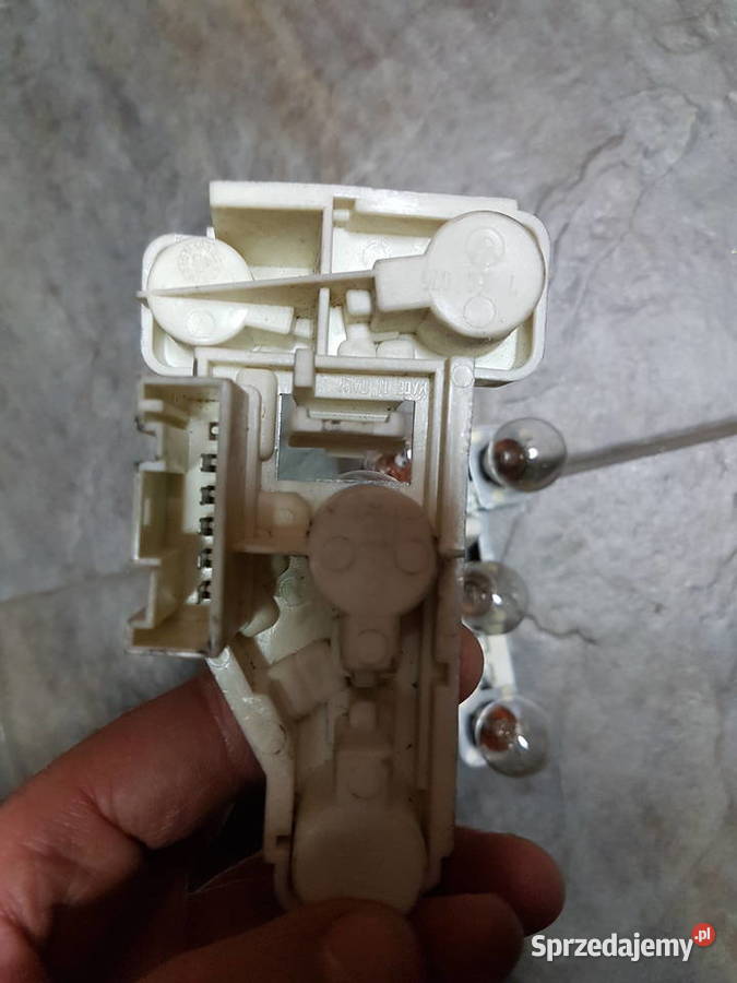 BMW 3 E91 WKLAD ZAROWEK GNIAZDO ZAROWKI 7160075 Turek sprzedam