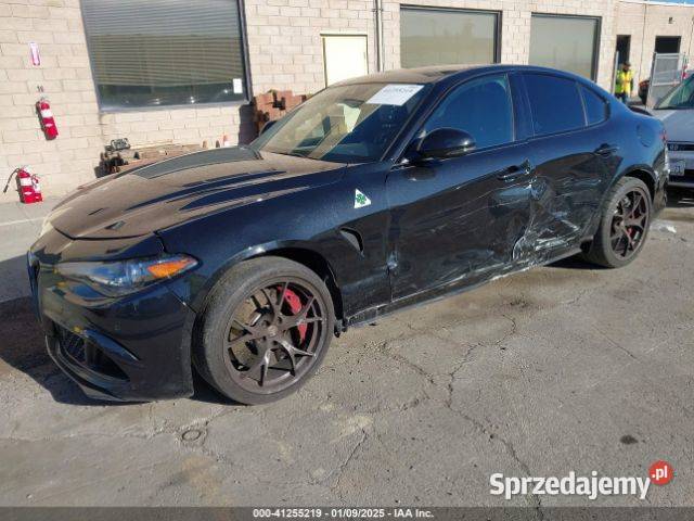 ALFA ROMEO GIULIA QUADRIFOGLIO RWD benzyna