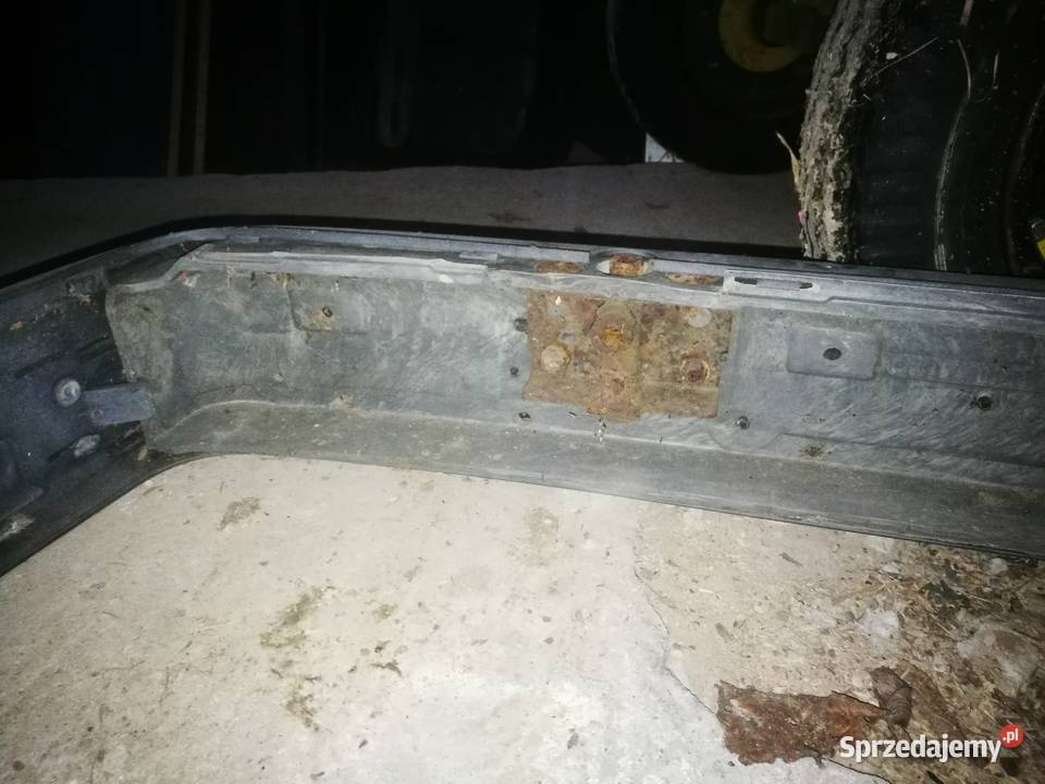 Zderzak tył wzmocnienie listwy BMW sedan E30 lubelskie Biłgoraj