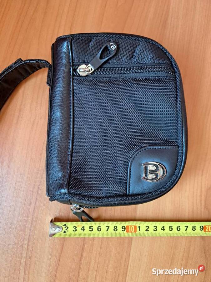 Czarna kosmetyczka etui