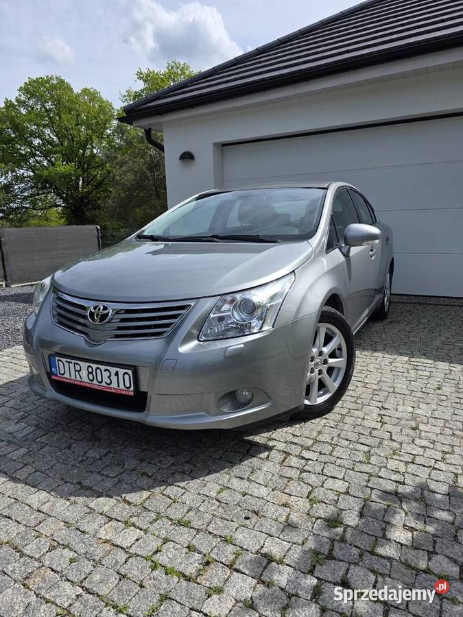 Toyota Avensis 18 SOL Plus produkcji 2009 manualna