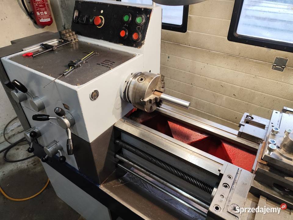 Tokarka do metalu Tum 25 b x 800 Pleszew film z Produkcja Maków Podhalański