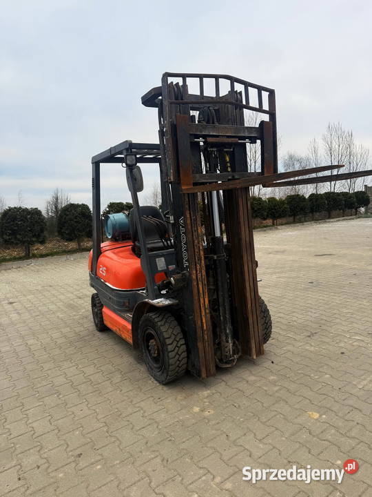 wózek widłowy TOYOTA 6FGF25 LPG Triplex 550m Toyota Wózki widłowe Działoszyn