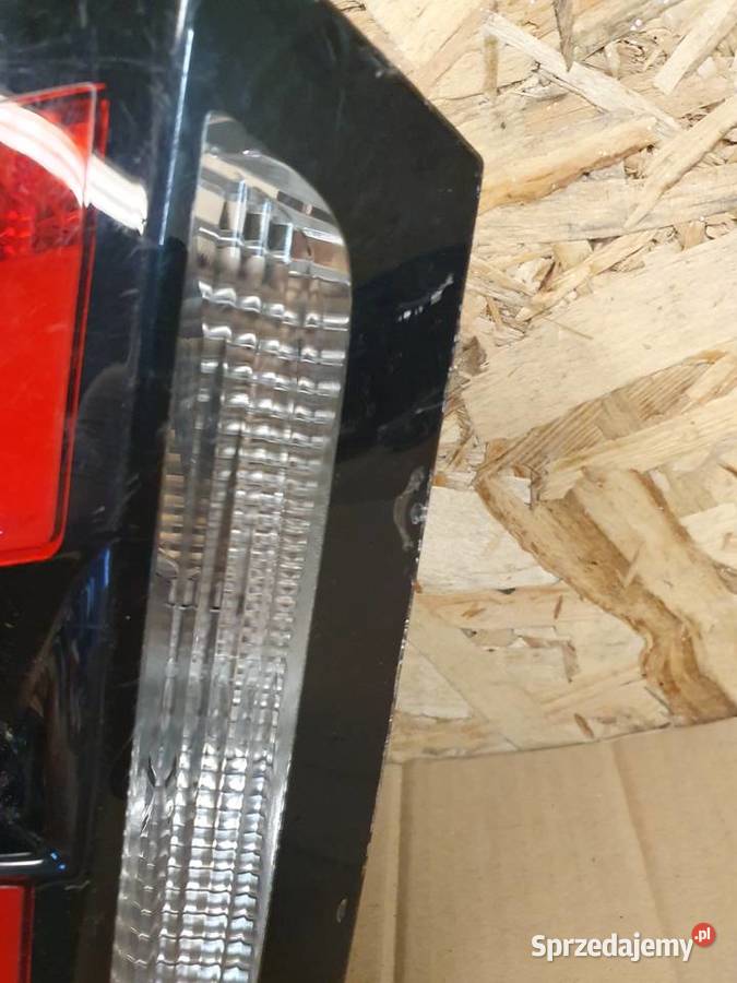 PEUGEOT 3008 II LAMPA W KLAPĘ LEWA TYLNA LEWY Lewe wielkopolskie