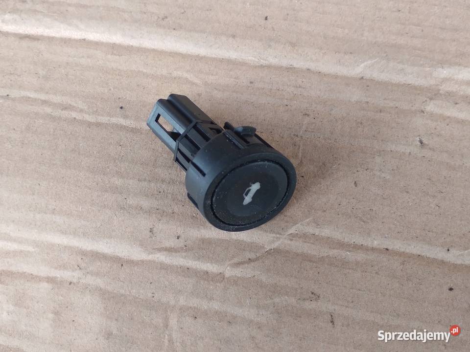 Ford Fiesta mk6 przycisk otwierania klapy Santocko