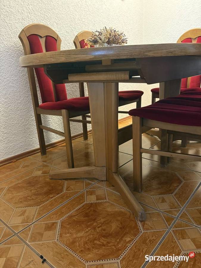 Rozkładany stół drewniany i 6 tapicerowanych sprzedam