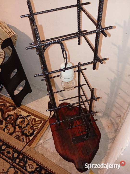 Lampa podłogowa z recyklingu Płaza