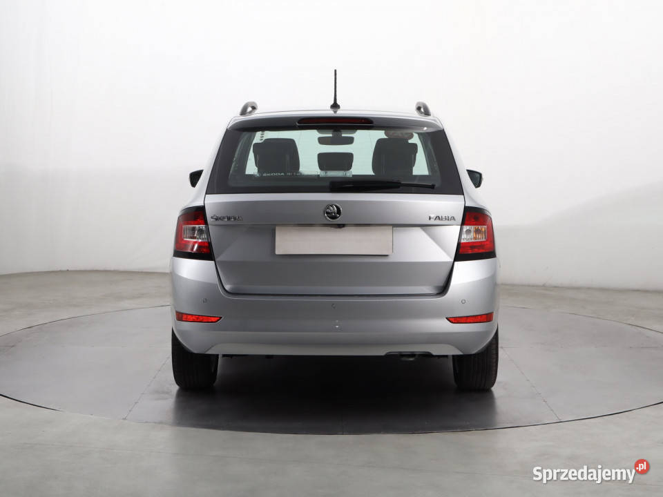 Skoda Fabia 10 asystent pasa ruchu Škoda