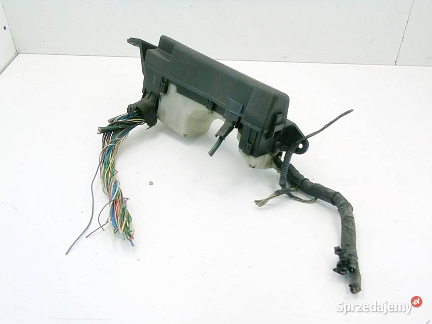 SKRZYNKA BEZPIECZNIKÓW TOYOTA AVENSIS T25 03 20 śląskie Sosnowiec