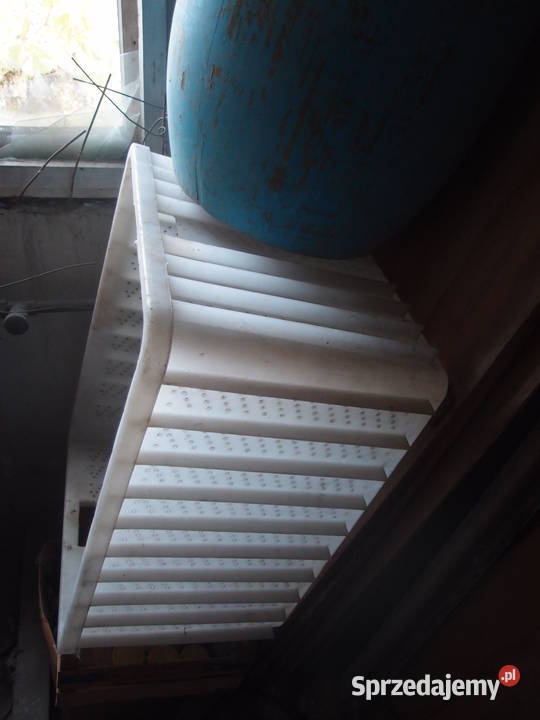 Pojemniki aluminiowe duże 4 Plastikowy duży 1 Łódź