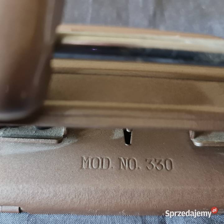 Stary dziurkacz biurowy PRL