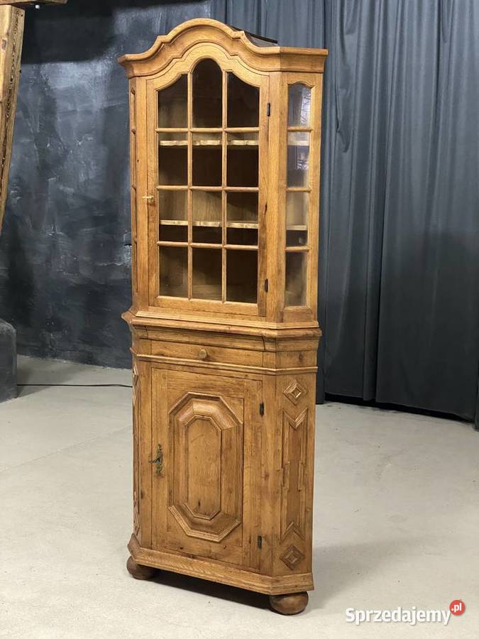 Klasyczna narożna witryna dębowa w rustykalnym Budno