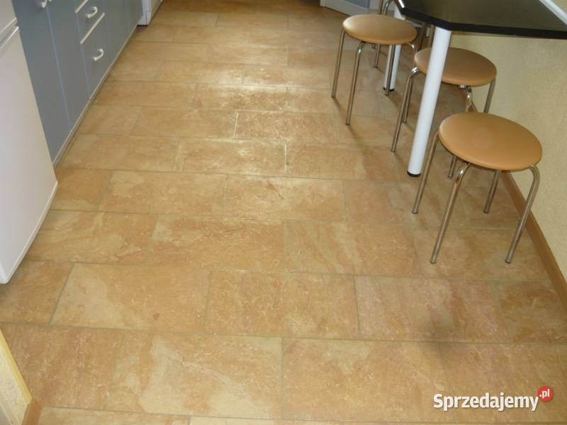 płyty podłogowe z kamienia naturalnego na