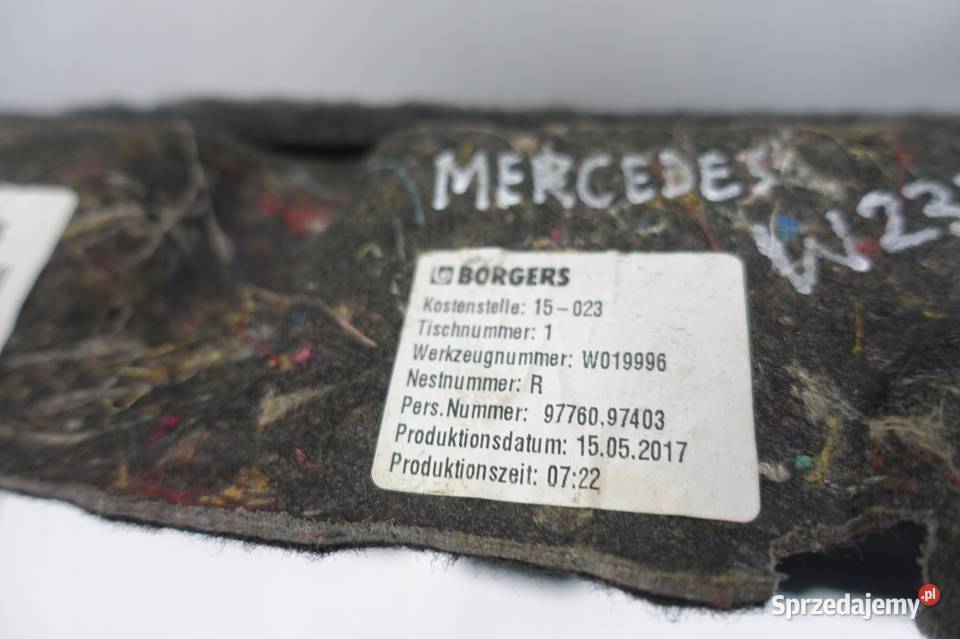 Mercedes W238 C238 BOCZEK BAGAŻNIKA tapicerka Pozostałe Rudka