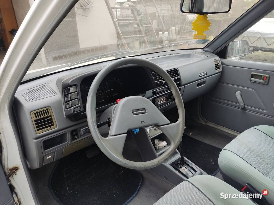 Suzuki Swift mk1 1987 automat zabytek żółte radio Konin