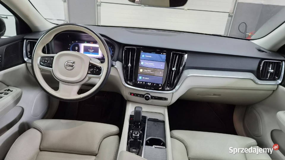 Volvo V60 Poleasingowe MHC II 2018 benzyna Komorniki sprzedam
