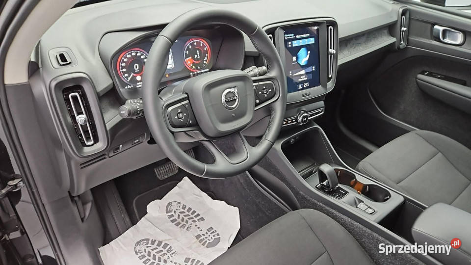 Volvo XC 40 T3 Momentum Core Z Polskiego Salonu światła przeciwmgielne Warszawa