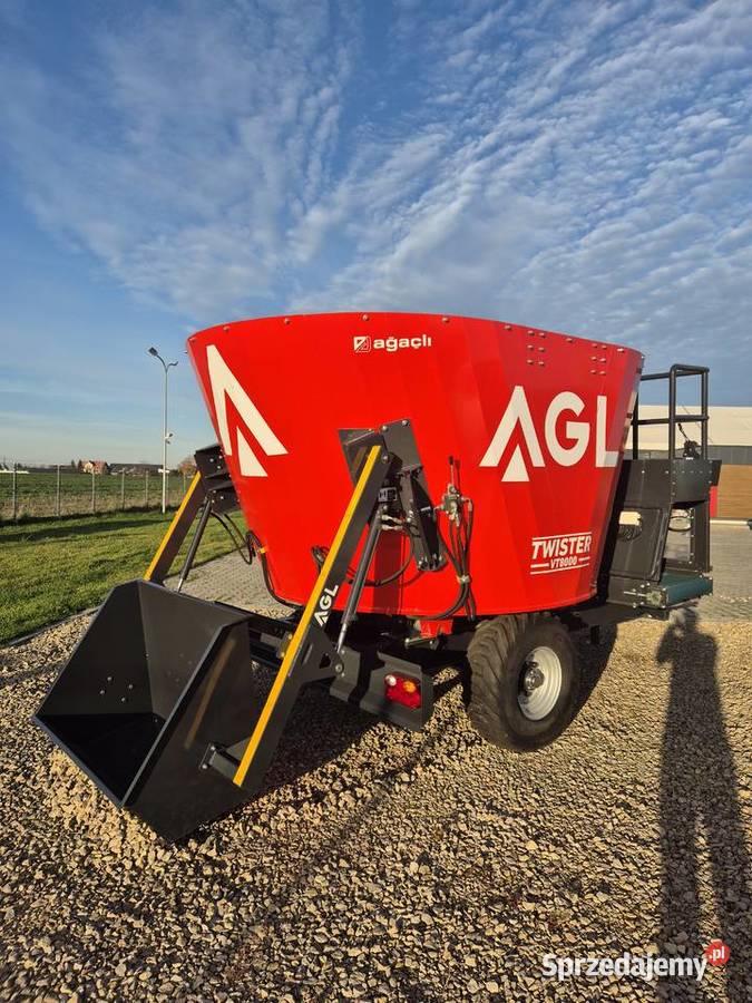 Wóz paszowy AGL 8m3 z tasmą z przodu paszowóz z Sierpc