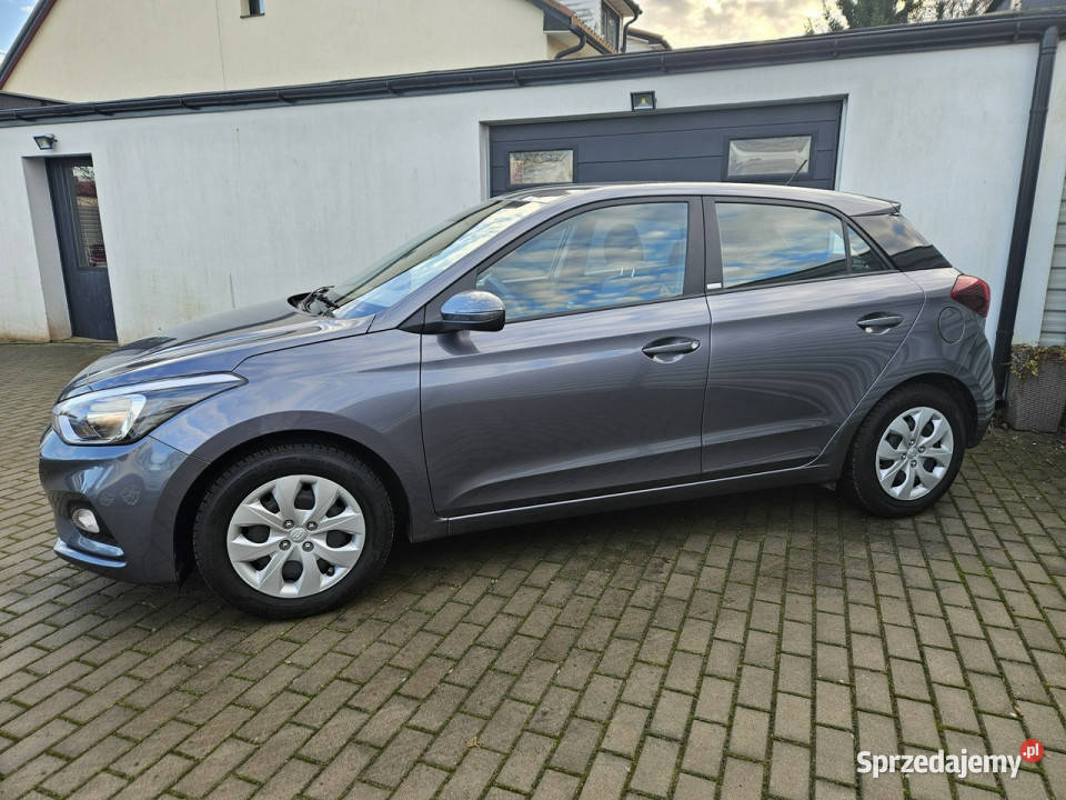 Hyundai i20 12 75 benzyna NOWY bezwypadek Hyundai Gdynia sprzedam